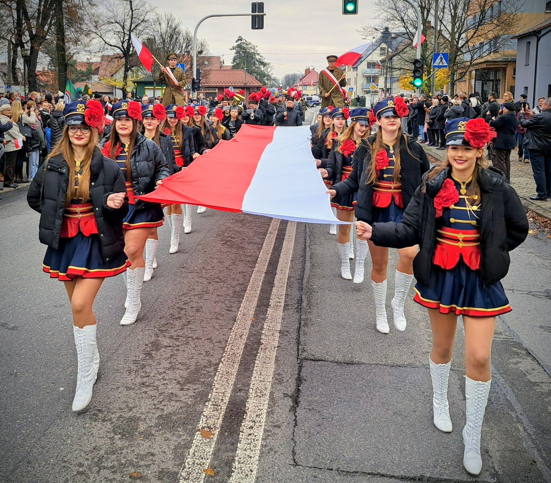 przemarsz mażoretek Scarlet z Knurowa przemarsz mażoretek Scarlet z Knurowa